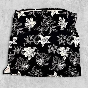 George Woman black & white floral size 22W/24W